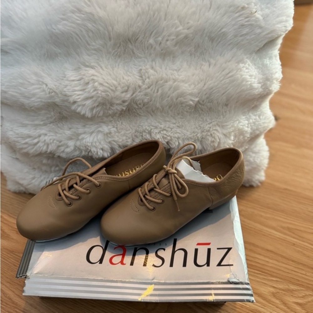 Size 5 lace up hard sole tap shoes Tan